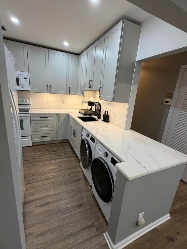 Foto del edificio - 2210 NE 67th St