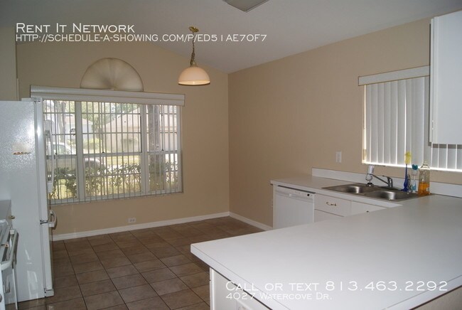 Building Photo - 4027 Watercove Dr