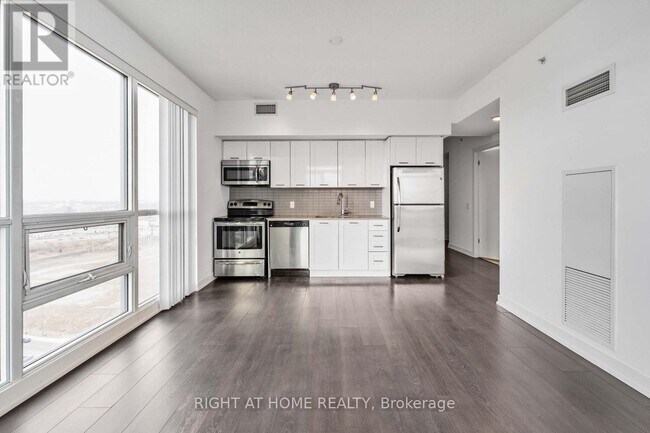 Building Photo - 2212 Lake Shore Blvd W