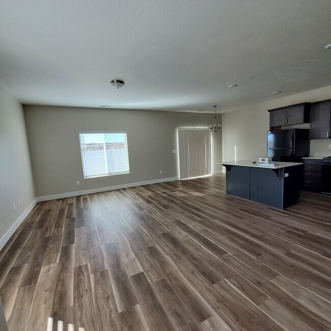 Foto del edificio - Welcoming 2 Bed, 2.5 Bath Townhouse