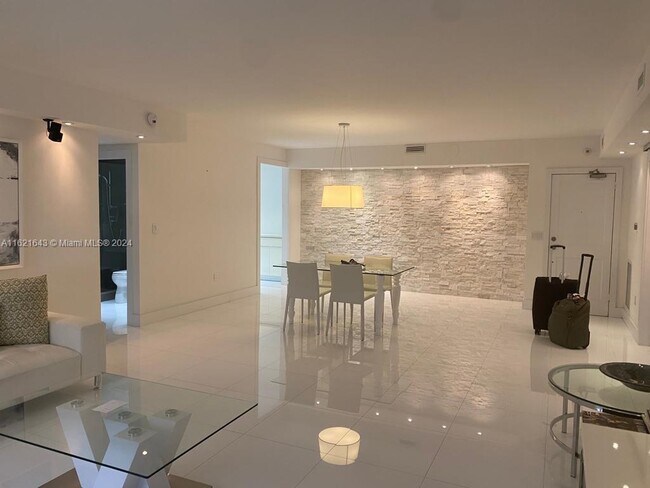 Building Photo - 10185 Collins Ave