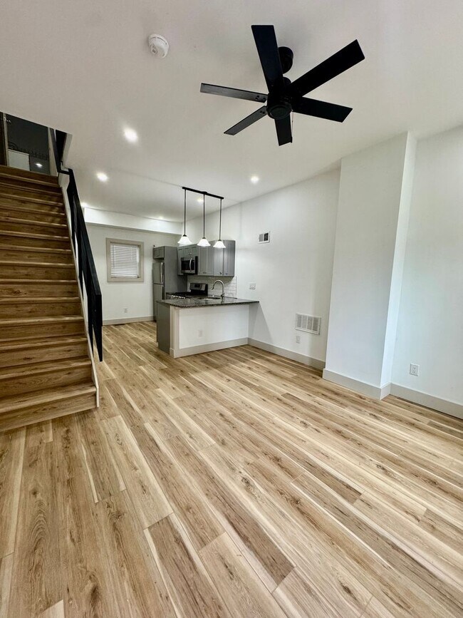 Foto del edificio - Updated 2-Bedroom, 1 and a Half-Bath Home ...