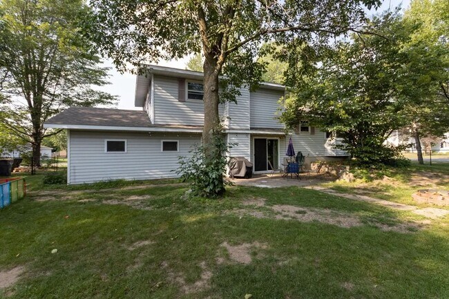 Foto del edificio - Click the “Apply Now” button or email wapmrentals@gmail.com for a prompt response.