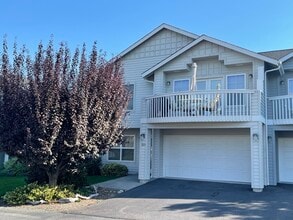 Building Photo - 221 Parkway Dr Building Photo - 221 Parkway Dr