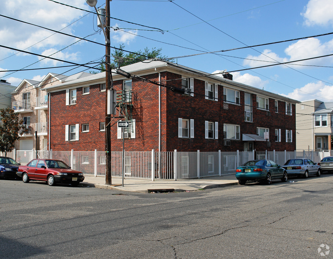 Foto principal - 181 1st Ave W