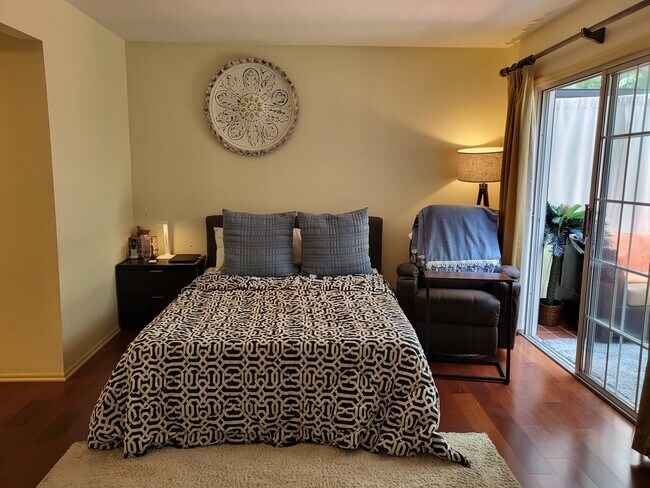 Foto del edificio - 1310 Juniper Ct