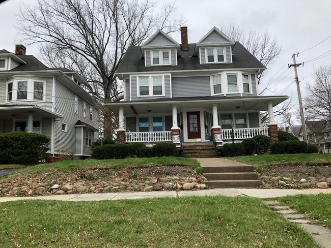 Building Photo - 14623 Clifton Blvd
