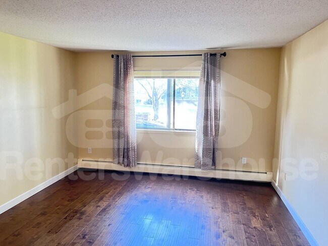 Foto del edificio - 1304 W Medicine Lake Dr