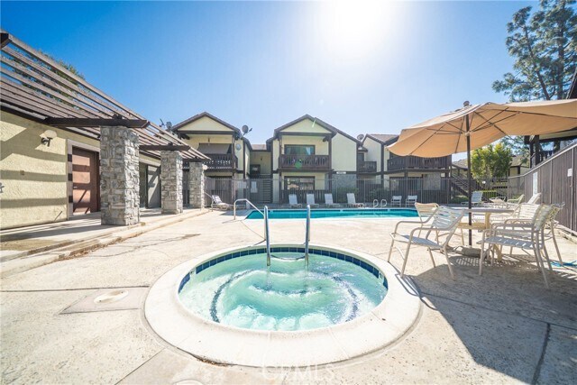 Foto del edificio - 12432 Bay Hill Ct