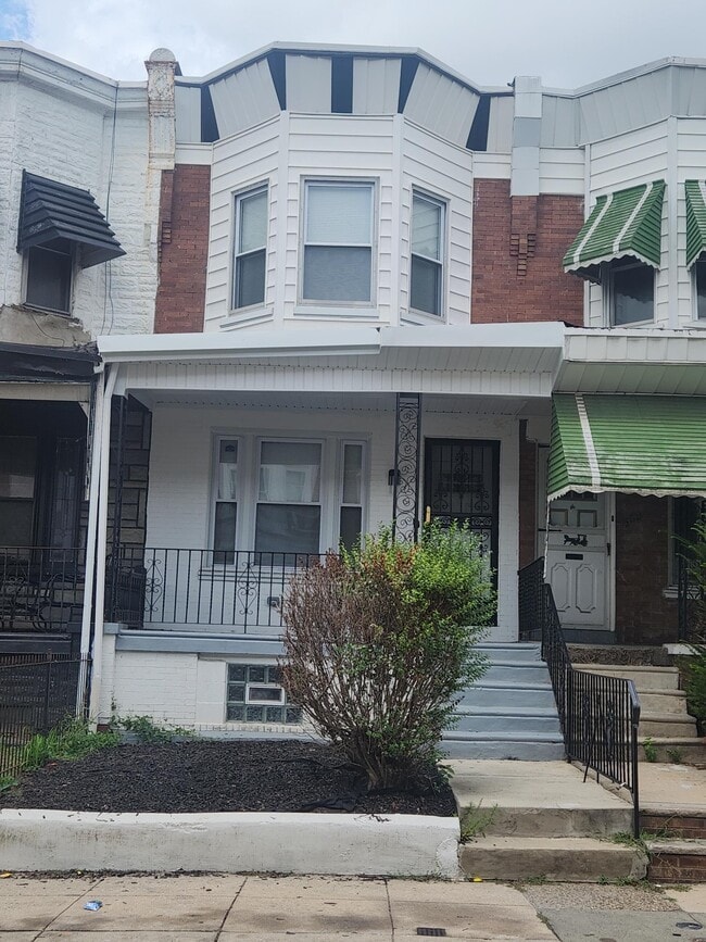 Photo - 328 N Redfield St House