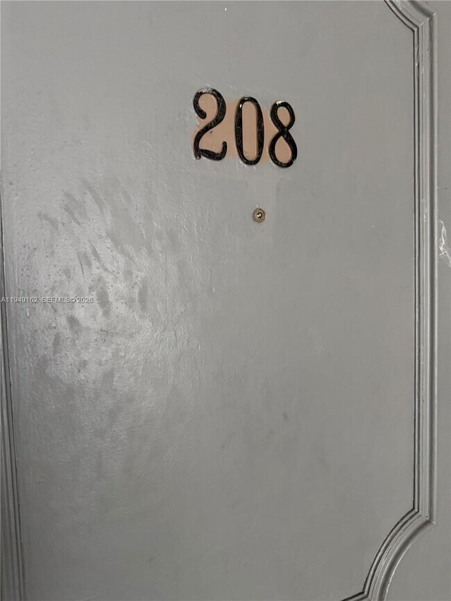 Foto del edificio - 300 NE 1st Ct