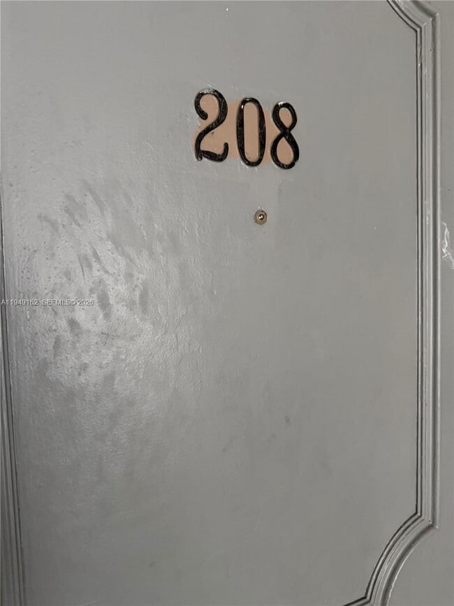 Building Photo - 300 NE 1st Ct