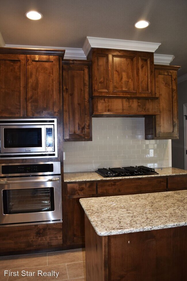 Foto del edificio - 4 br, 2.5 bath House - 5824 W Persimmon St...