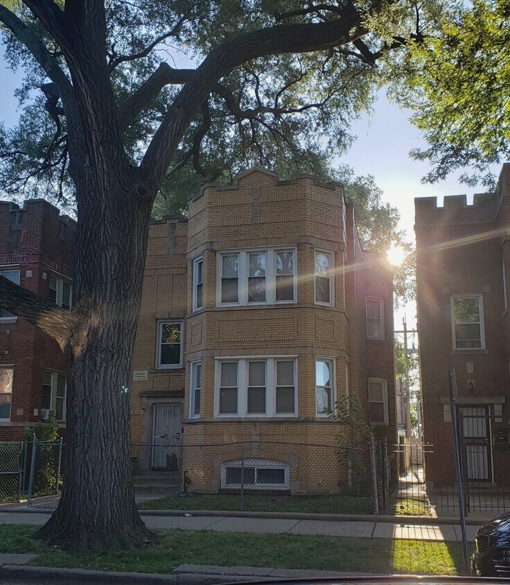 Foto principal - 8148 S Marshfield Ave