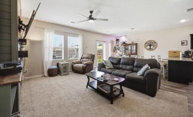 Foto del edificio - 405 Willow Creek Dr