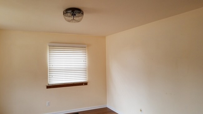 Building Photo - 348 Drace St