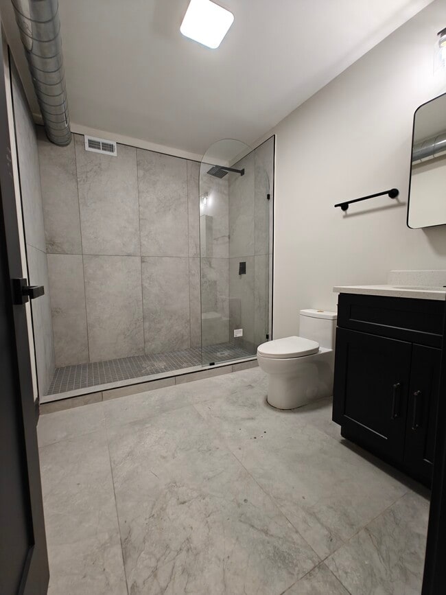 Building Photo - 1806 S Jefferson St