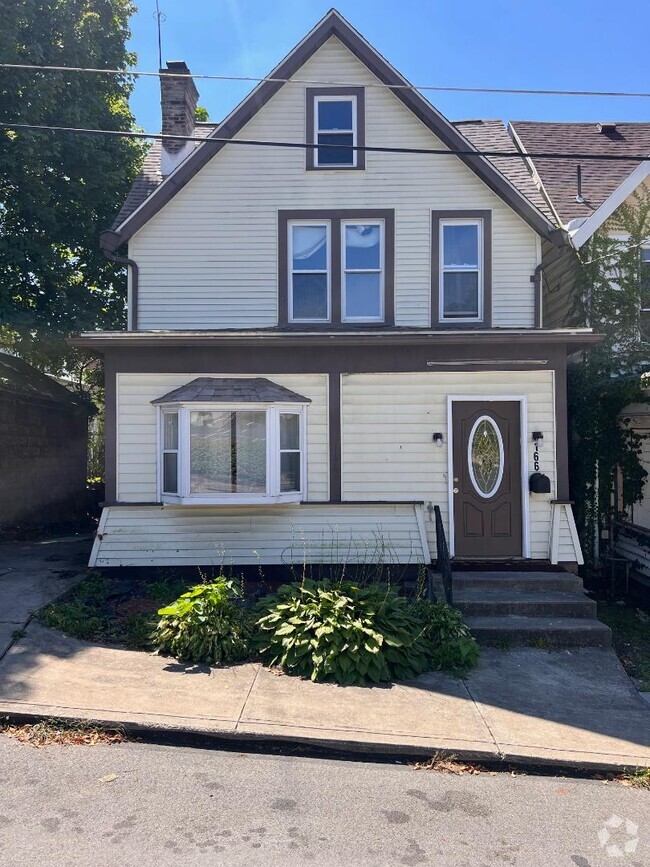 Apartments For Rent in New Kensington, PA with Yard 1 Rentals