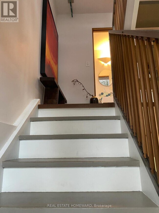 Building Photo - 302 Rhodes Ave