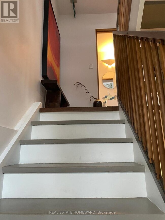 Photo du bâtiment - 302 Rhodes Ave