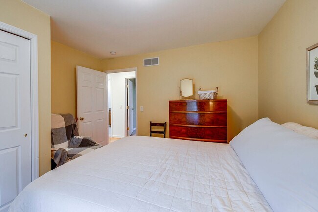 Foto del edificio - 4301 Shortsville Rd