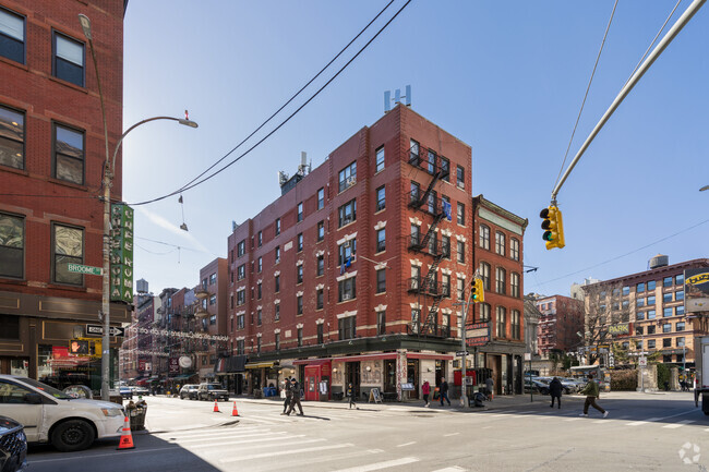 Building Photo - 385 Broome St