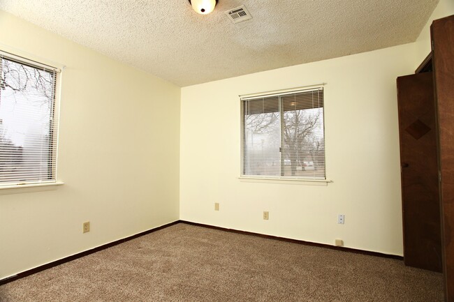 Building Photo - 612 S Forrest St