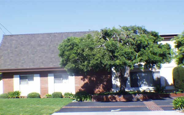 Primary Photo - Twin Palms Apartments