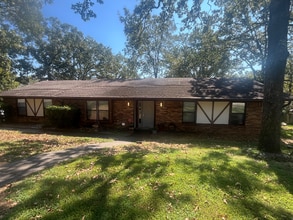 Building Photo - 22 Thornhill Dr