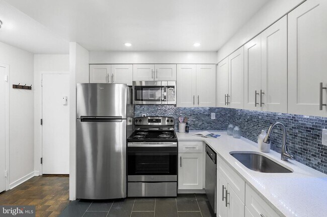 Building Photo - 224-30 W Rittenhouse Square