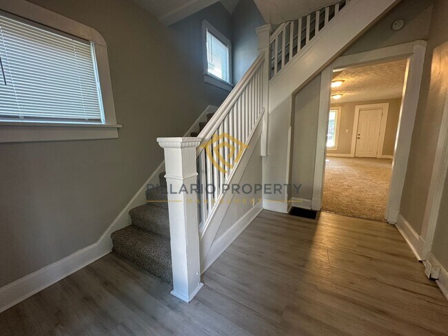 Foto del edificio - $500 OFF MOVE-IN SPECIAL!!! Close to the Children's Museum, Updated and Spacious, 4 Bedroom, 1 Ba...
