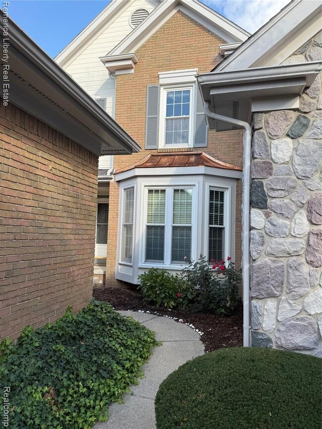 Building Photo - 39484 Village Run Dr