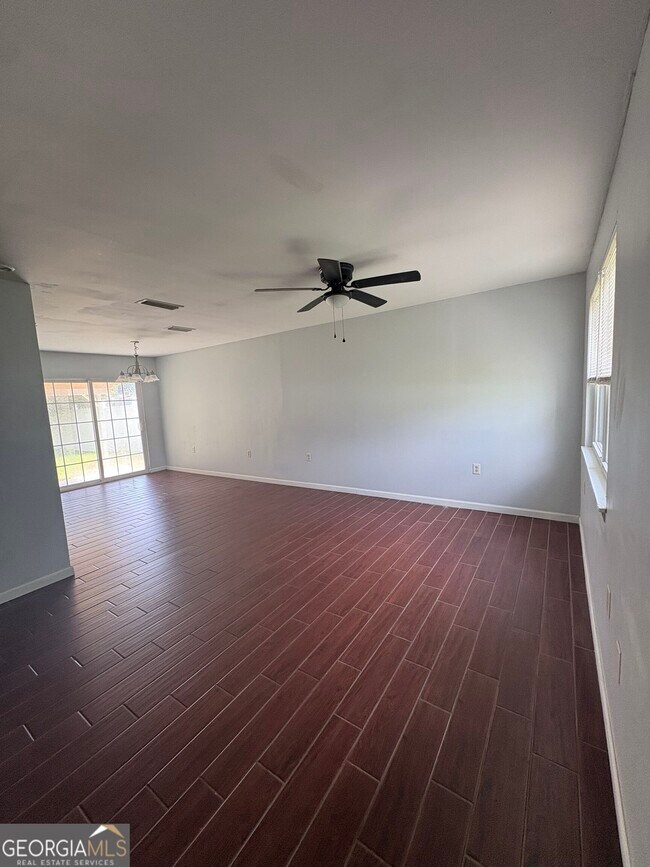 Foto del edificio - 542 Chateau Cir