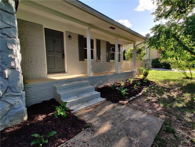 Building Photo - 228 Plantation Rd SW