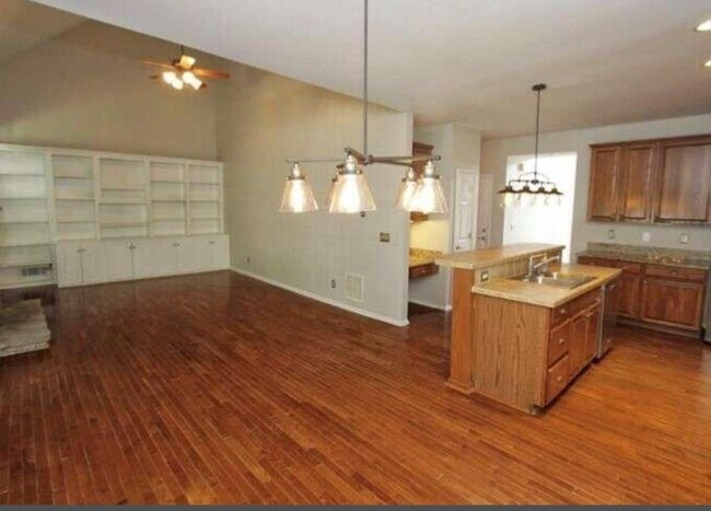 Foto del edificio - Spacious 4BR House in Dunwoody. Close to 2...