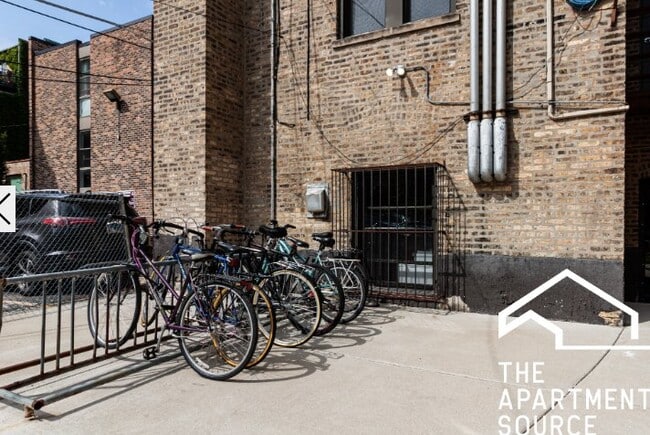 Photo - 635 W Barry Ave Apartment