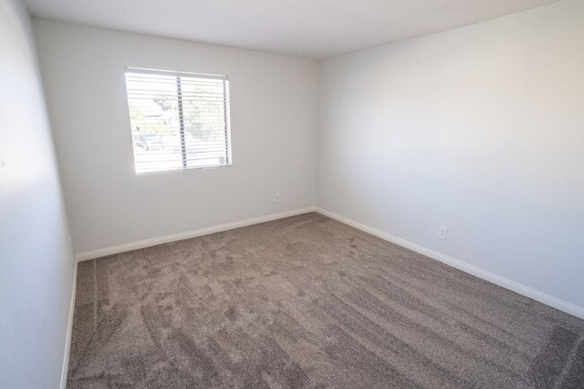 Building Photo - 3580 Sunset Ln