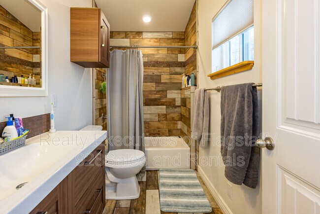 Foto del edificio - 2304 N Talkington Dr