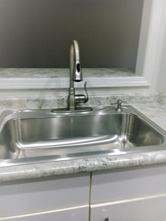 Building Photo - 3 miles to Wrightsville Beach! 1 Block fro...