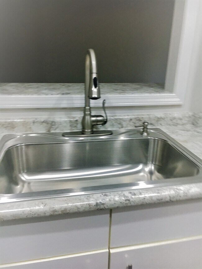 Foto del edificio - 3 miles to Wrightsville Beach! 1 Block fro...