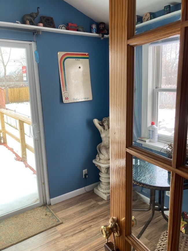 Building Photo - 3 Bed 1 Bath Colonial