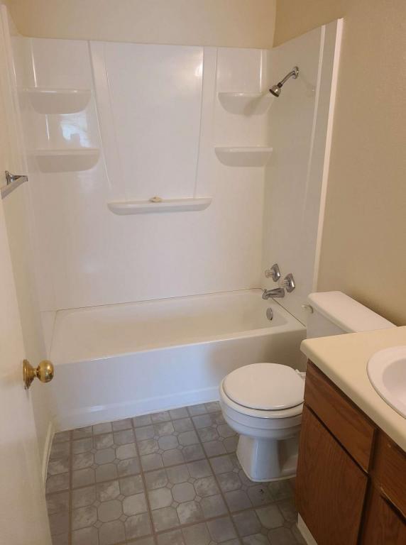 Building Photo - 784 Oak Hill Dr