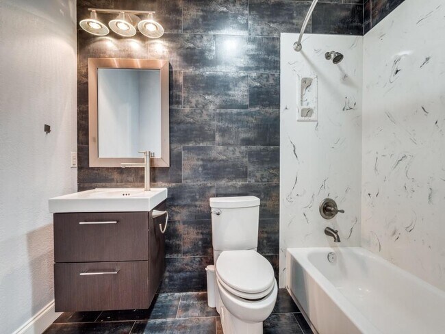 Building Photo - 9520 Ash Creek Dr