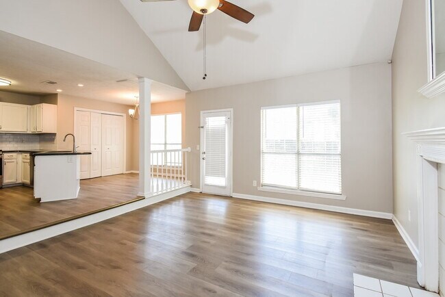 Building Photo - 2057 Wedgewood Dr