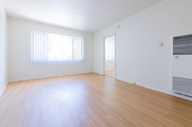 Building Photo - 667 Levering Ave