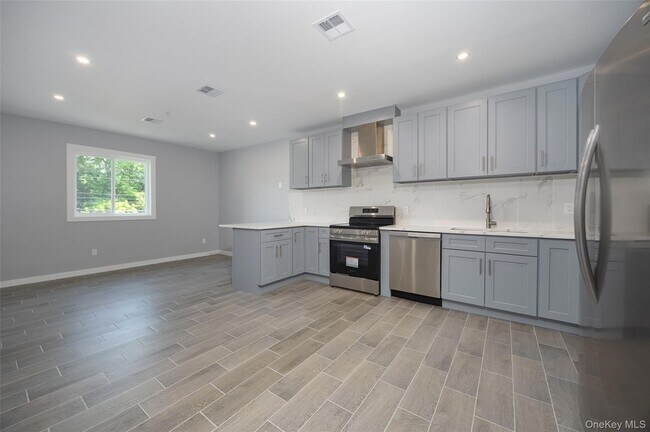 Building Photo - 126 Innis Ave