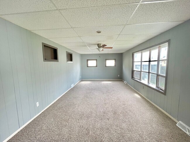 Building Photo - 3 Bed - 1 Bath - Lorain