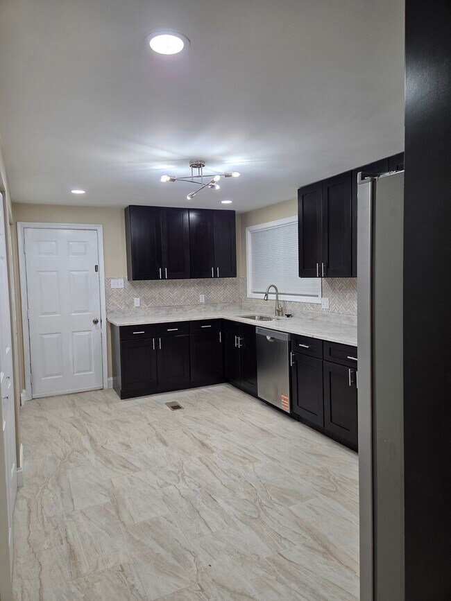 Foto del edificio - 4239 Glenn Dale Rd