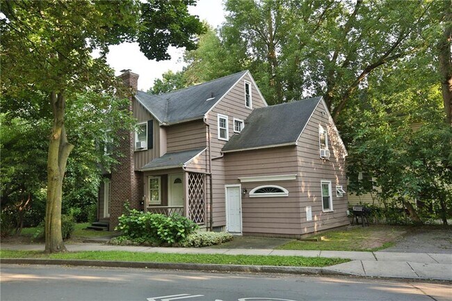Foto del edificio - 117 Culver Rd