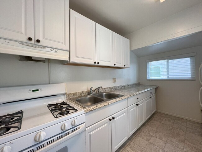 Foto del edificio - One Bedroom Unit in National City
